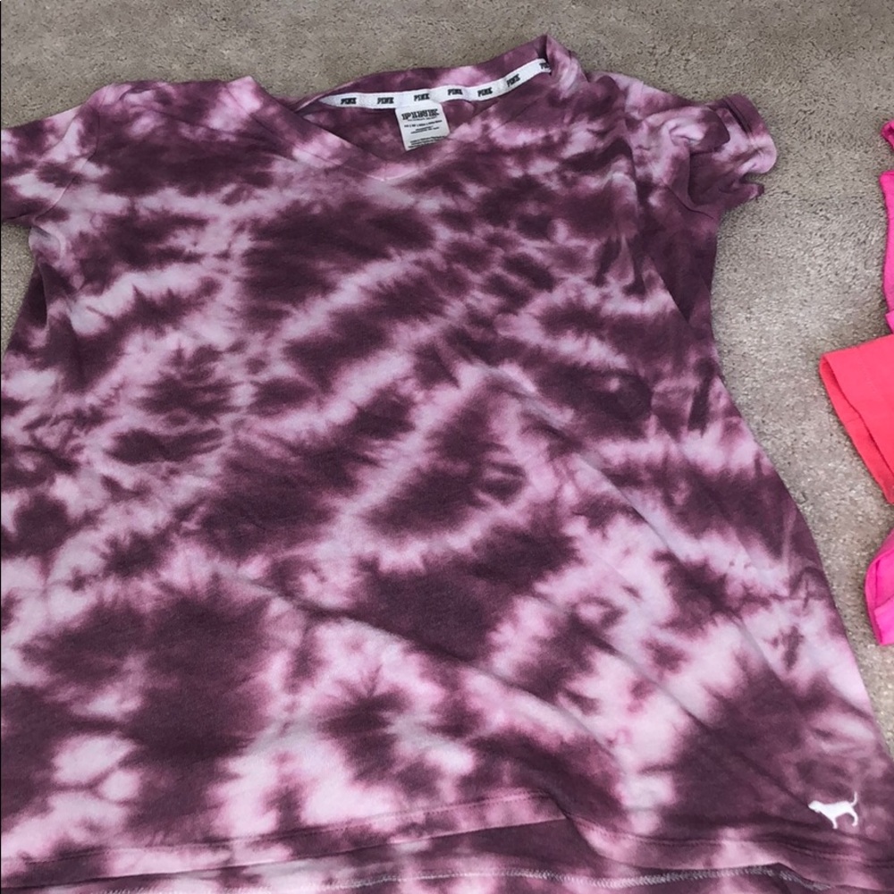 vspink t shirt size can but fits up to medium